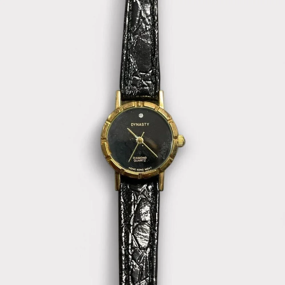 Vintage Dynasty Gold & Black Quartz Watch – Genuine Leather Strap